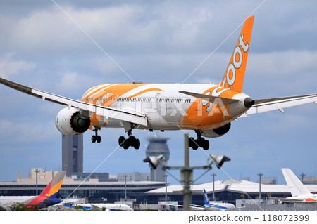 Takeoff and landing of an airliner 118072399