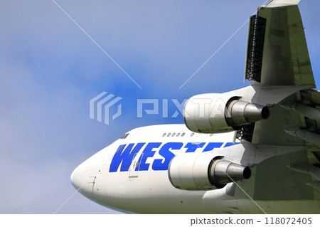 Takeoff and landing of an airliner Takeoff and landing of an airliner 118072405