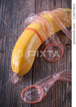 保險套和香蕉 118072641