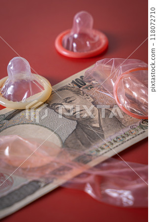 金錢和保險套 118072710