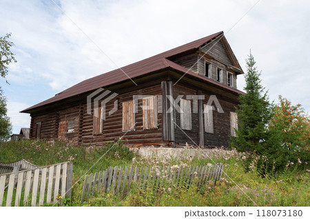 Abandoned country wooden house on a hill Abandoned country wooden house on a hill 118073180