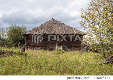 Old destroyed wooden house 118073187