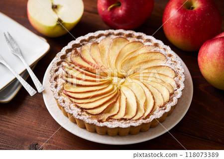 Baked apple tart Baked apple tart 118073389