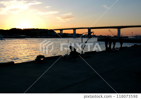 Jogashima Island and Jogashima Bridge dyed crimson red by the sunset 118073598