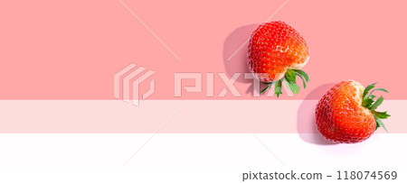Fresh red strawberries overhead view 118074569