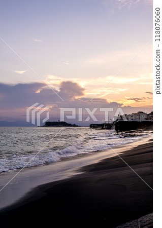 Enoshima as seen from Inamuragasaki (Kamakura, Kanagawa Prefecture) Enoshima as seen from Inamuragasaki (Kamakura, Kanagawa Prefecture) 118076060