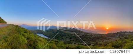 [Shizuoka Prefecture] Mt. Fuji and Sagami Bay sunrise as seen from the Izu Skyline Road (panoramic photo) 118076474