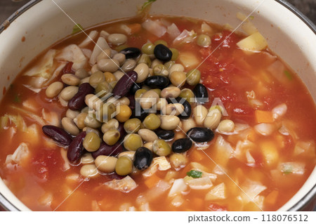 Minestrone: Stir-fry vegetables in a pan Minestrone: Stir-fry vegetables in a pan 118076512