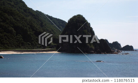 Summer blue sky, blue Sea of Japan, green mountains and white sandy beaches Summer blue sky, blue Sea of Japan, green mountains and white sandy beaches 118076515