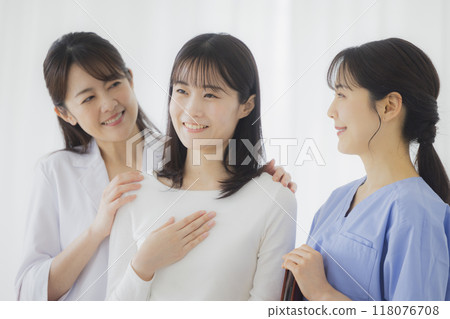 Doctors, nurses and patients 118076708