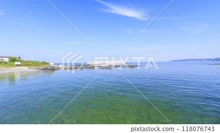 岩石海岸與藍天(神奈川縣橫須賀市三浦半島荒崎海岸) 岩石海岸與藍天(神奈川縣橫須賀市三浦半島荒崎海岸) 118076743