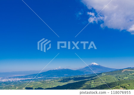 [Shizuoka Prefecture] Tokkoku Pass with beautiful fresh greenery and a view of Mt. Fuji 118076955