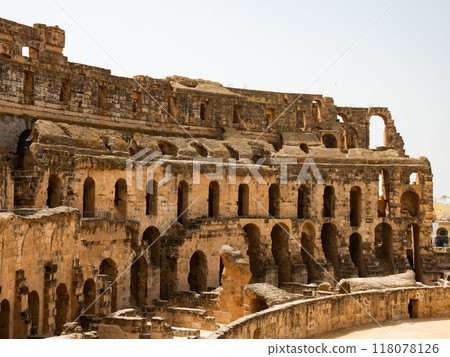Arches in the exterior walls of Roman amphitheatre in El Jem, Tunisia 118078126