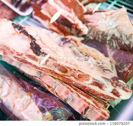 Pieces of raw beef lie in shop window Pieces of raw beef lie in shop window 118078207