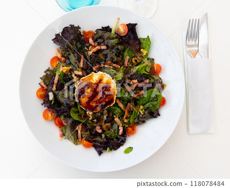 Goat cheese salad with ham and fresh vegetables Goat cheese salad with ham and fresh vegetables 118078484