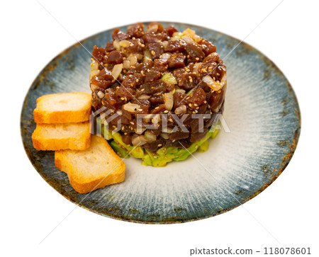 Tuna tartare appetizer served on platter 118078601