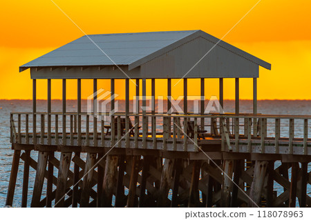 Henley Beach Jetty at sunset 118078963