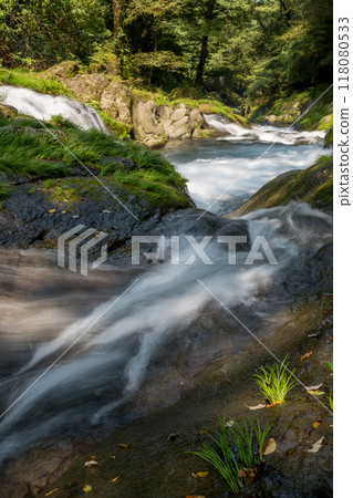 Beautiful valley scenery with beautiful flowing water in Kikuchi Valley in winter 118080533