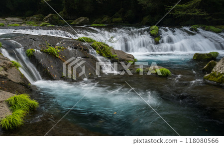 冬季菊池溪谷美麗的山谷風景和美麗的流水 冬季菊池溪谷美麗的山谷風景和美麗的流水 118080566