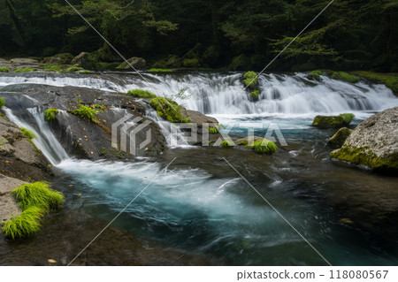 Beautiful valley scenery with beautiful flowing water in Kikuchi Valley in winter 118080567
