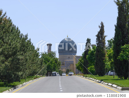 The road to the 15th-century Gur-Emir Mausoleum in Samarkand, Uzbekistan 118081908