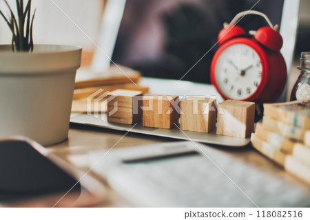 木塊和網路銀行圖像 118082516