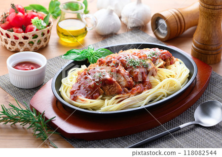 鐵板那不勒斯與炸肉排 | 西式午餐的熱門形象炸豬排義大利麵(Spakatsu) 鐵板那不勒斯與炸肉排 | 西式午餐的熱門形象炸豬排義大利麵(Spakatsu) 118082544