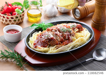 Teppan Neapolitan and cutlet | Hot image of Western-style lunch Tonkatsu pasta (Spakatsu) 118082546