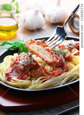 鐵板那不勒斯與炸肉排 | 西式午餐的熱門形象炸豬排義大利麵（Spakatsu） 118082554