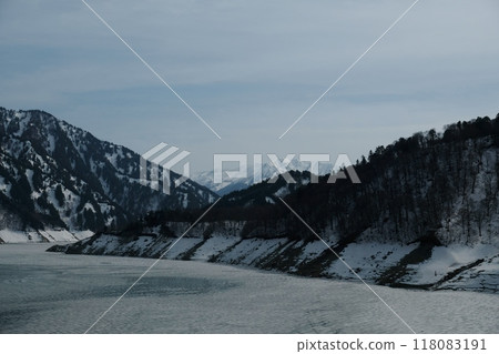 Kurobe Dam Lake remains frozen even in mid-April 118083191