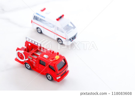 消防車(泵浦車)和救護車(PA合作)出動 消防車(泵浦車)和救護車(PA合作)出動 118083608