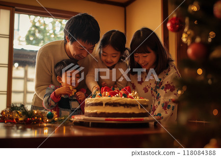 Families making Christmas parties 118084388