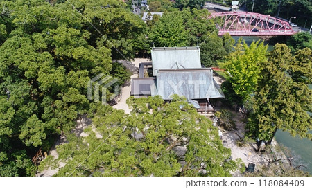 Lush greenery of Yodohime Shrine and the red Trust Bridge 118084409
