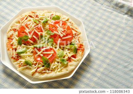 手工製作的披薩 118086343