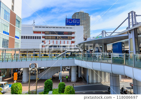 千葉縣船橋市船橋站前的街景（東武百貨店） 118086697