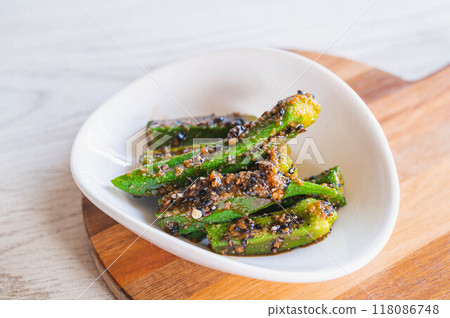 Okra's sesame Okra's sesame 118086748