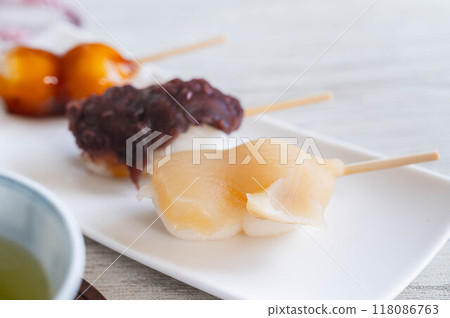 Three types of skewers of dumplings with white bean paste 118086763