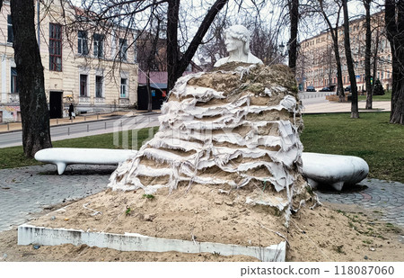 Kyiv, Ukraine March 15, 2024: The monument to Dante Alighieri is protected from explosions in Kyiv 118087060