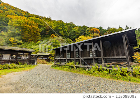 Autumn foliage at Nyuto Onsen in Akita Prefecture 118089392