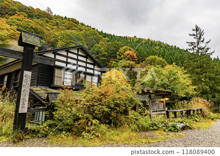 Autumn foliage at Nyuto Onsen in Akita Prefecture Autumn foliage at Nyuto Onsen in Akita Prefecture 118089400