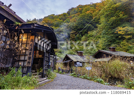 Autumn foliage at Nyuto Onsen in Akita Prefecture 118089415