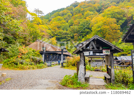 秋田縣乳頭溫泉的紅葉景色 118089462