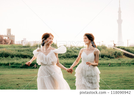 Same-sex couple wedding photoshoot 118090942