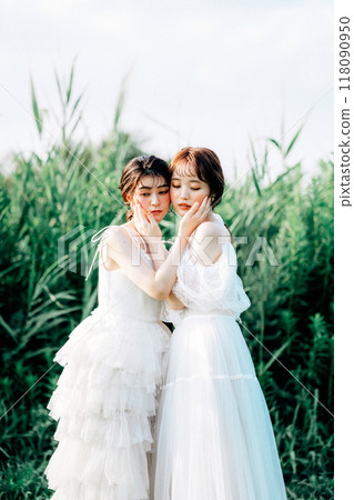 Same-sex couple wedding photoshoot 118090950