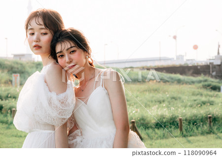 Same-sex couple wedding photoshoot 118090964