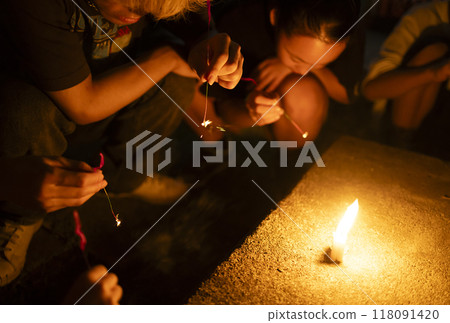 Children enjoying sparklers 118091420