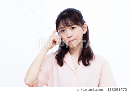 A woman who is seriously worried 118091770