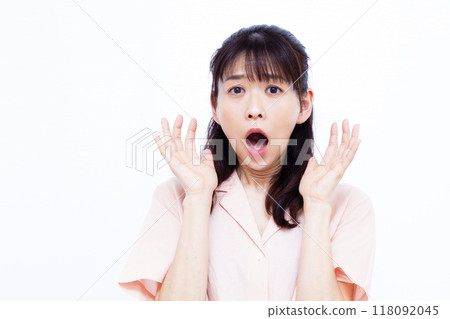 Surprised woman 118092045