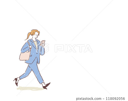 一個穿著西裝、帶著手機和智慧型手機行走的女人 一個穿著西裝、帶著手機和智慧型手機行走的女人 118092056
