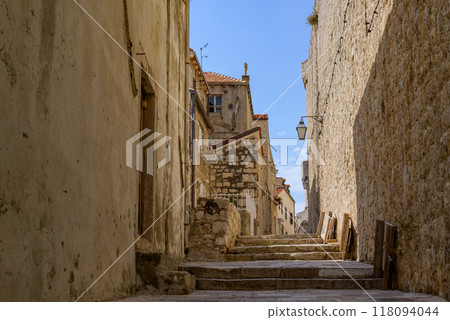Staircased narrow cobblestone alley in the medieval old town of Dubrovnik in Dalmatia, Croatia 118094044